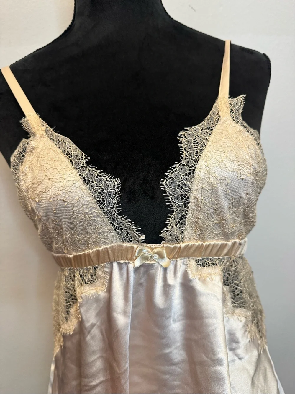 Victorias Secret silky champagne